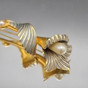 Vintage Spain Pearl & Gold Tone Floral Brooch Pin Elegant Flower Design